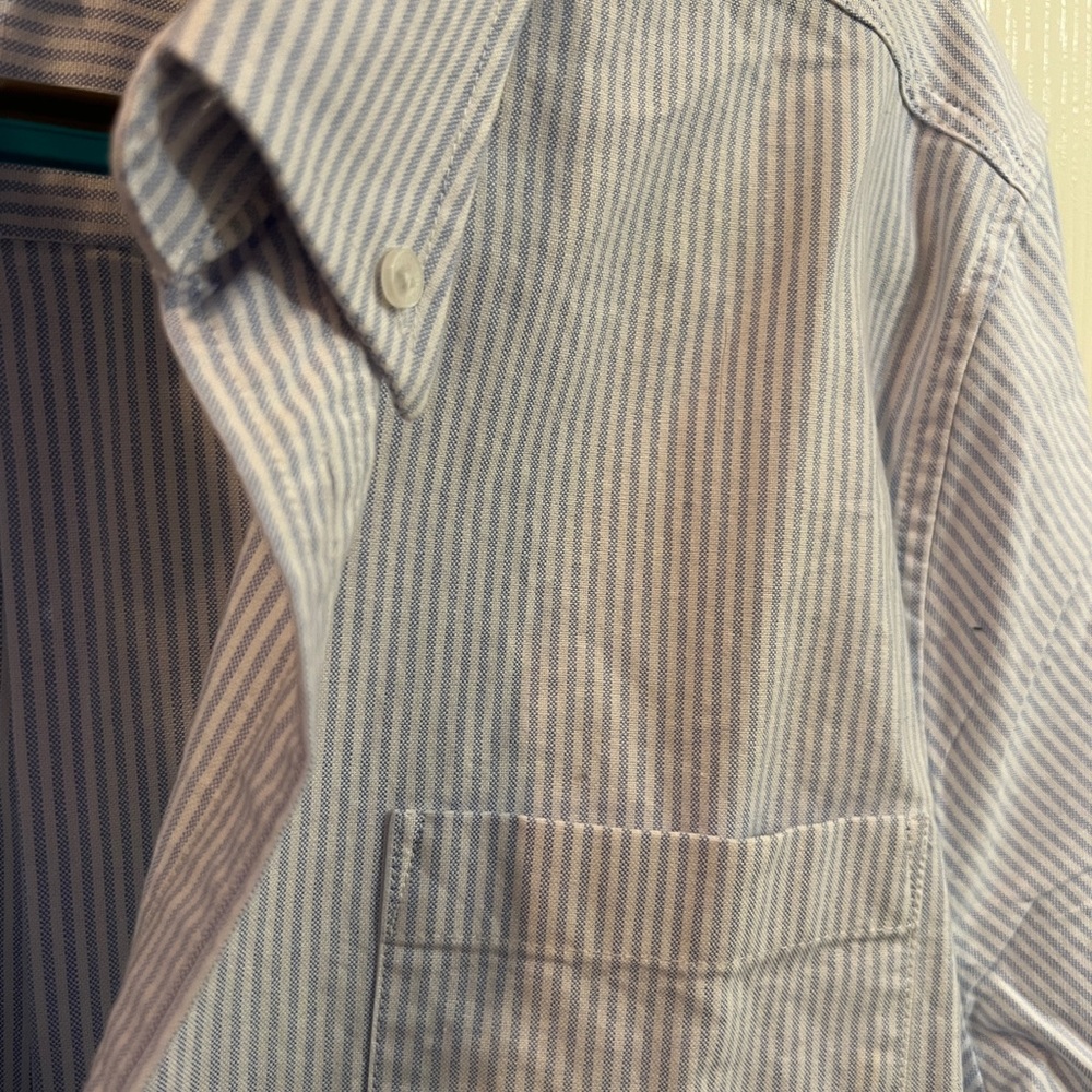 Button down - Picture 2 of 4